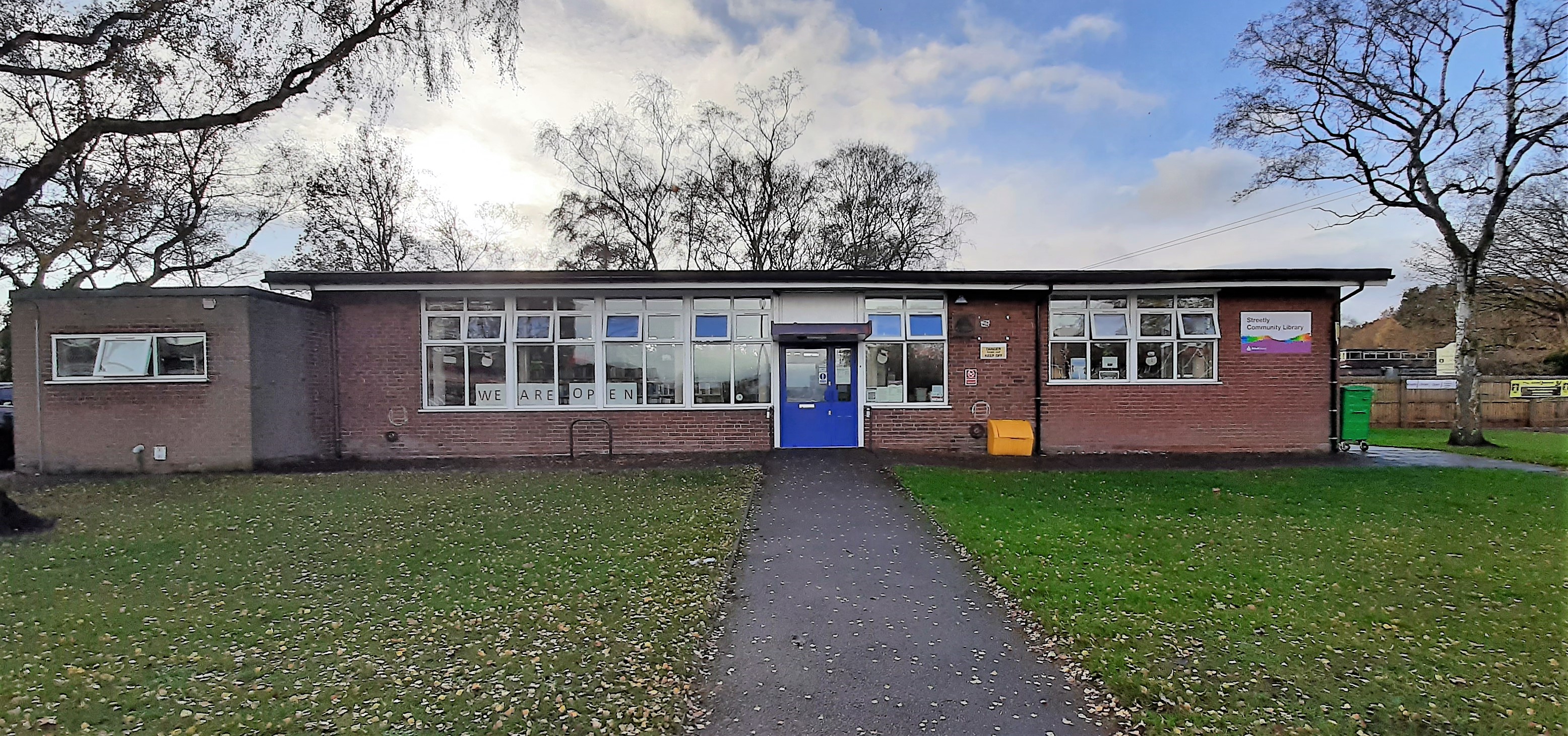 Streetly Community Library Building from the outside 
