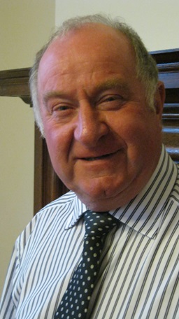 Head and shoulders portrait of Cllr Bird smiling at the camera.
