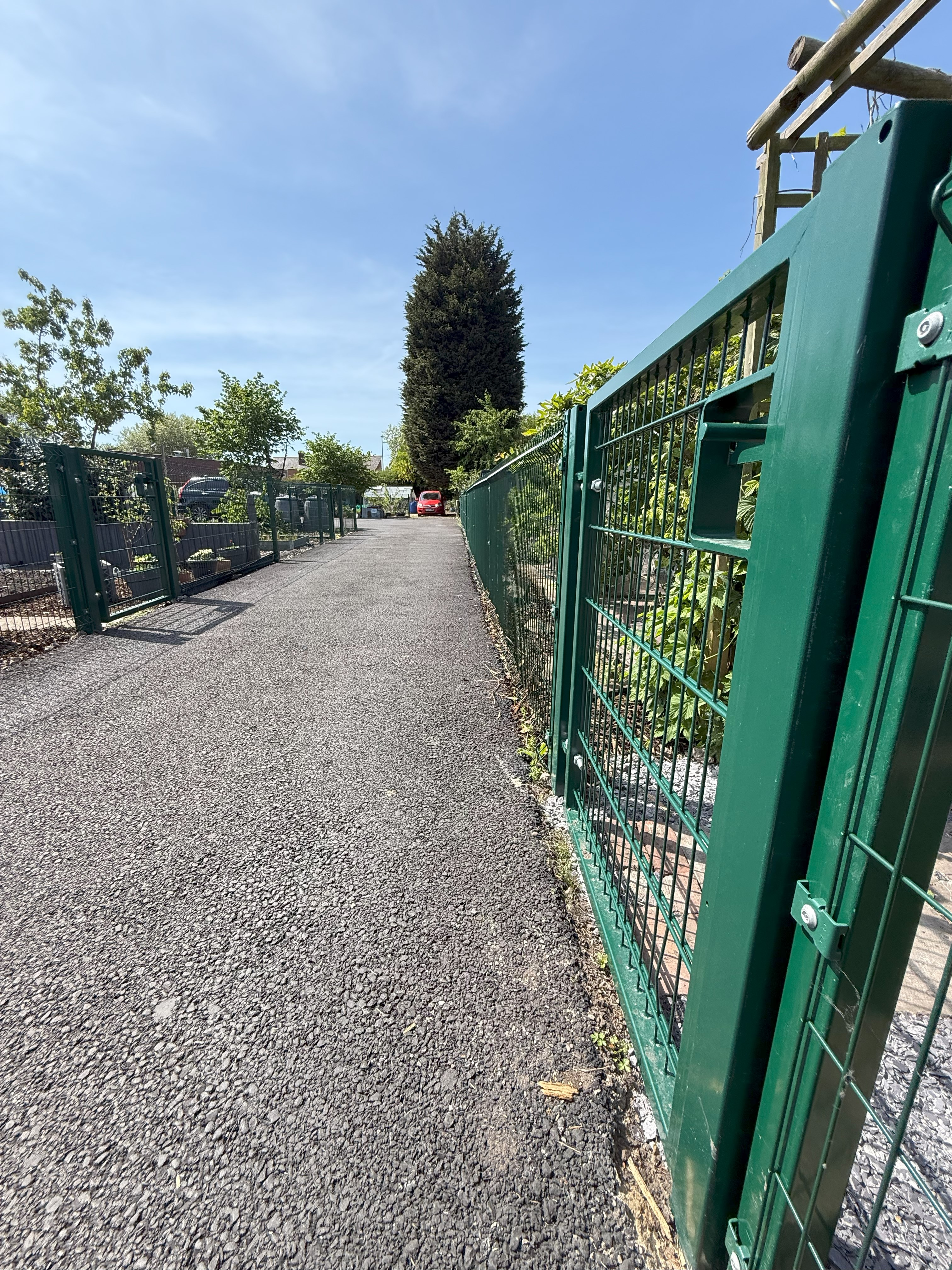 Driveway and fencing at Blakenall Lane