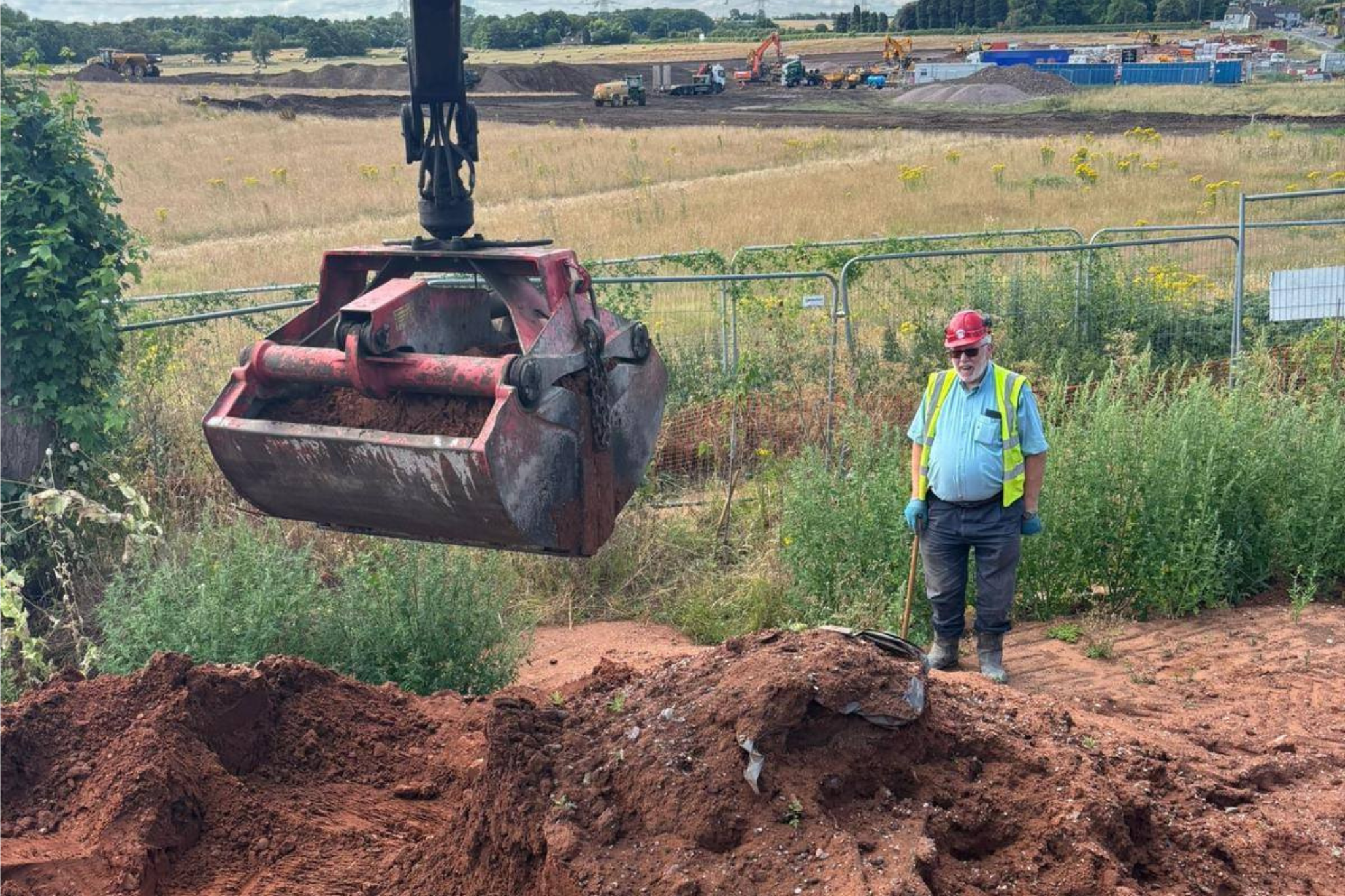 Bucket lifting sand