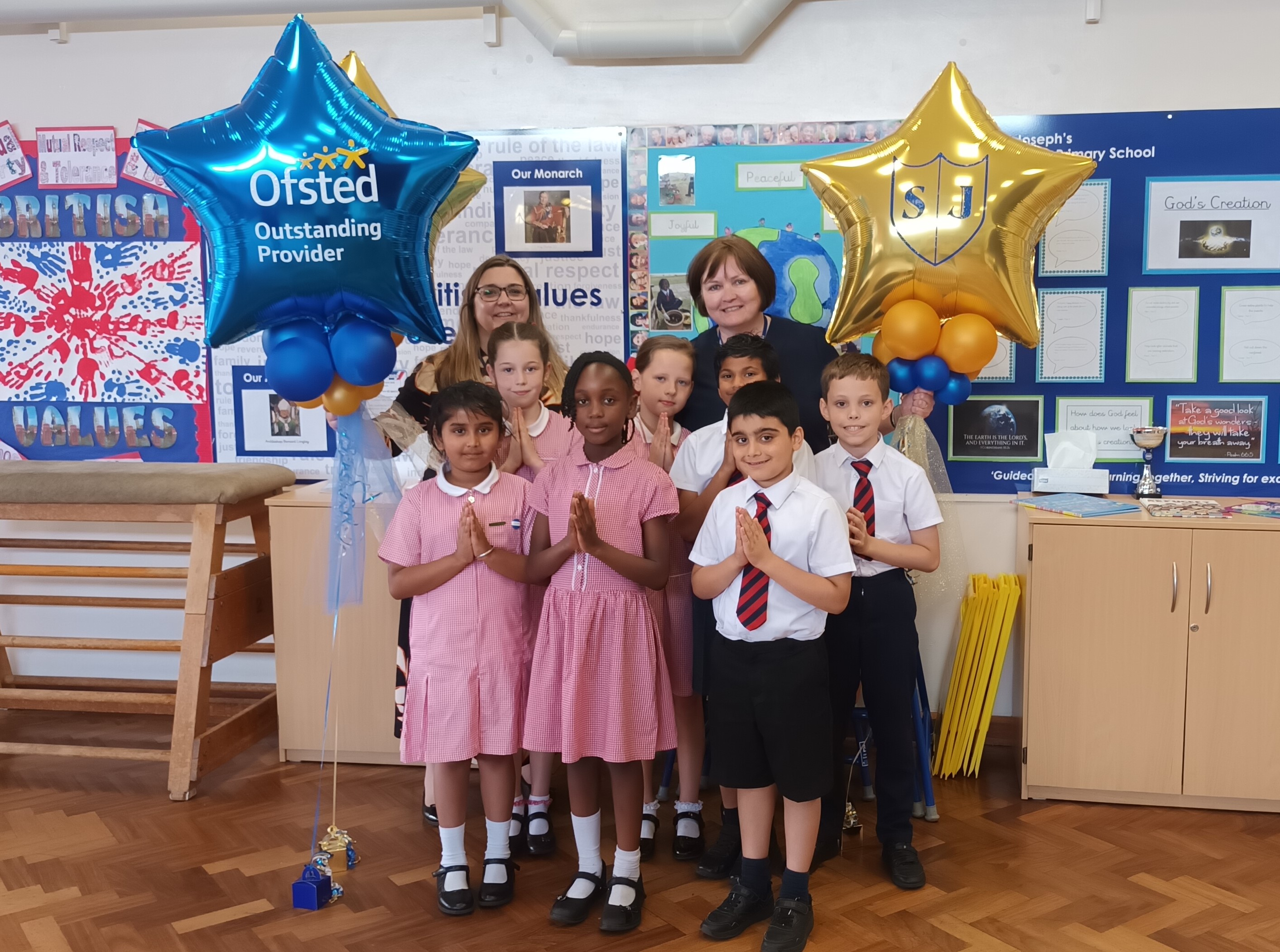 HT DHT and pupils celebrate ofsted at SJ