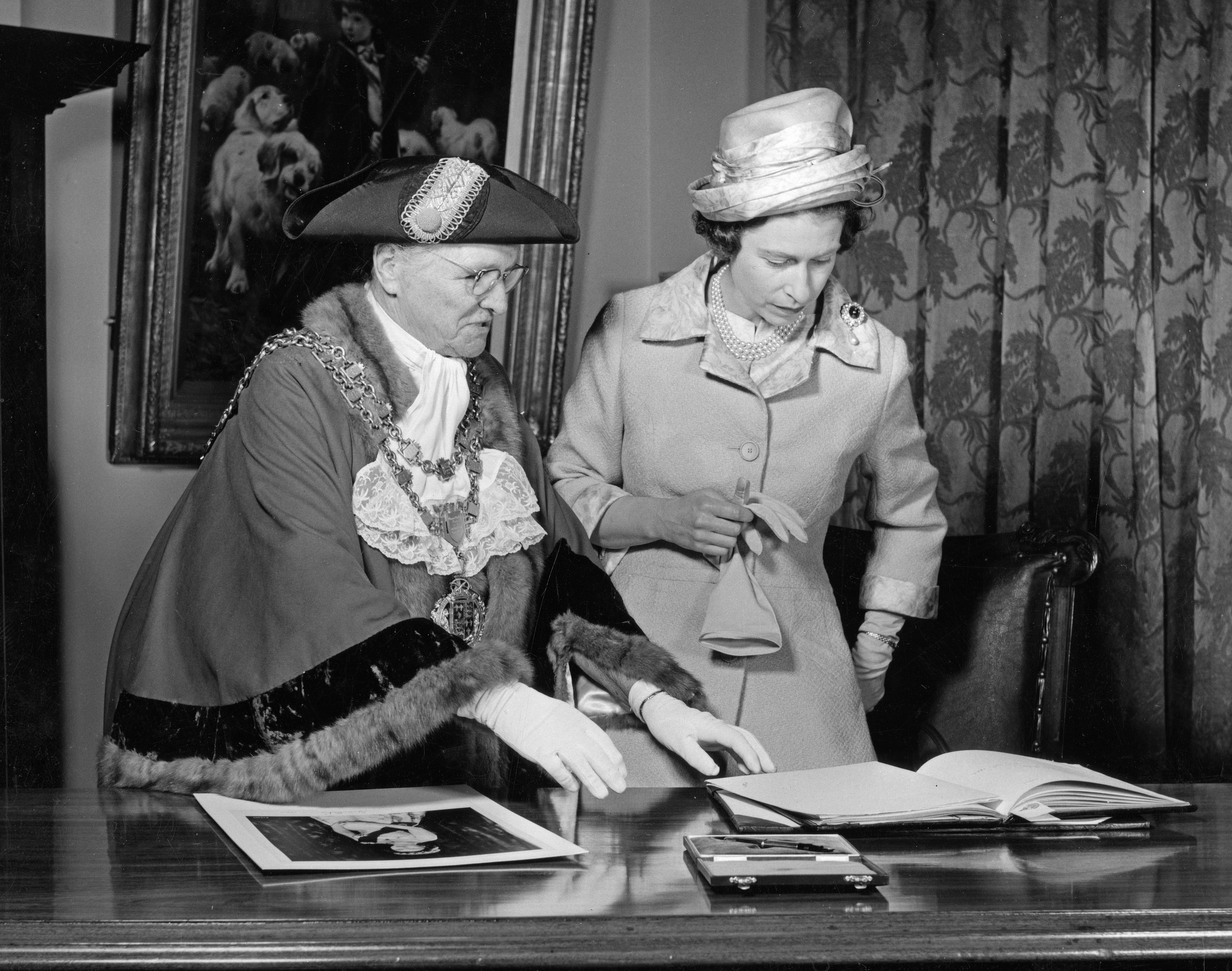 Walsall Mayor and Queen Elizabeth II in Mayor's Parlour 24 May 1962