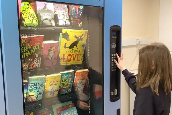 Vending machine where children can choose a book as a reward 1