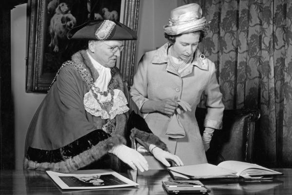 Walsall Mayor and Queen Elizabeth II in Mayor's Parlour 24 May 1962