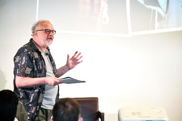 Garry Hunter presents to an audience