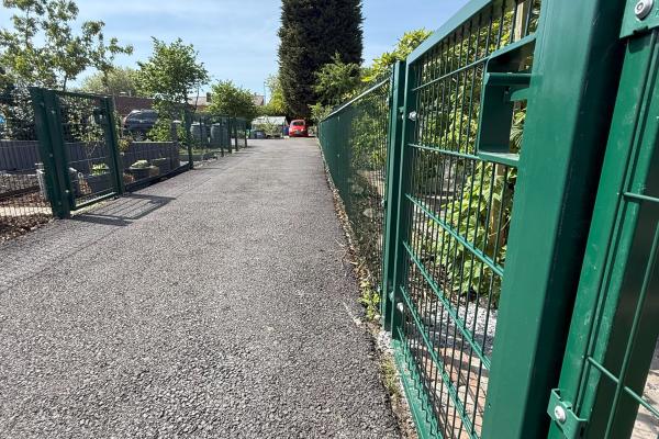 Driveway and fencing at Blakenall Lane 
